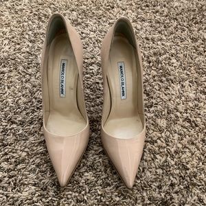 Manolo Blahnik Patend leather pumps